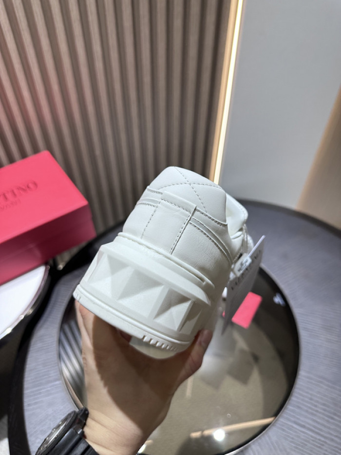 Va1e*ntin0 garavani sneaker