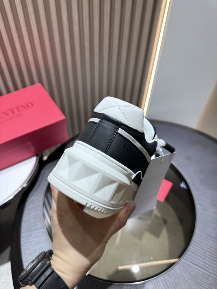 Va1e*ntin0 garavani sneaker