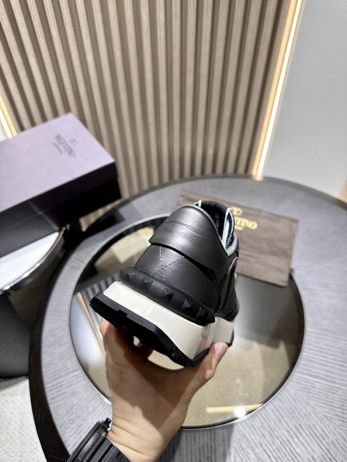 Va1e*ntin0 garavani sneaker