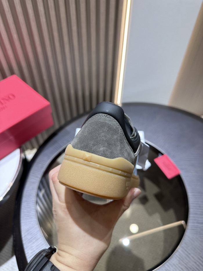 Va1e*ntin0 garavani sneaker
