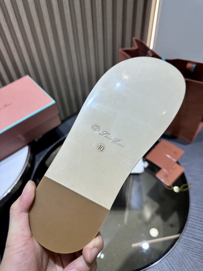 L0r0 P1ana sandal