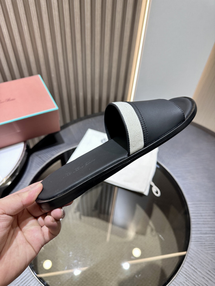 L0r0 P1ana sandal