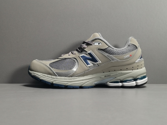 new Ba1an*e 2002r og "light grey" ml2002ra