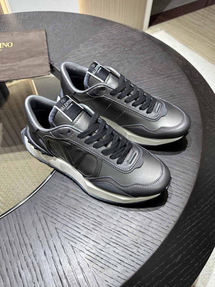 Va1e*ntin0 garavani sneaker