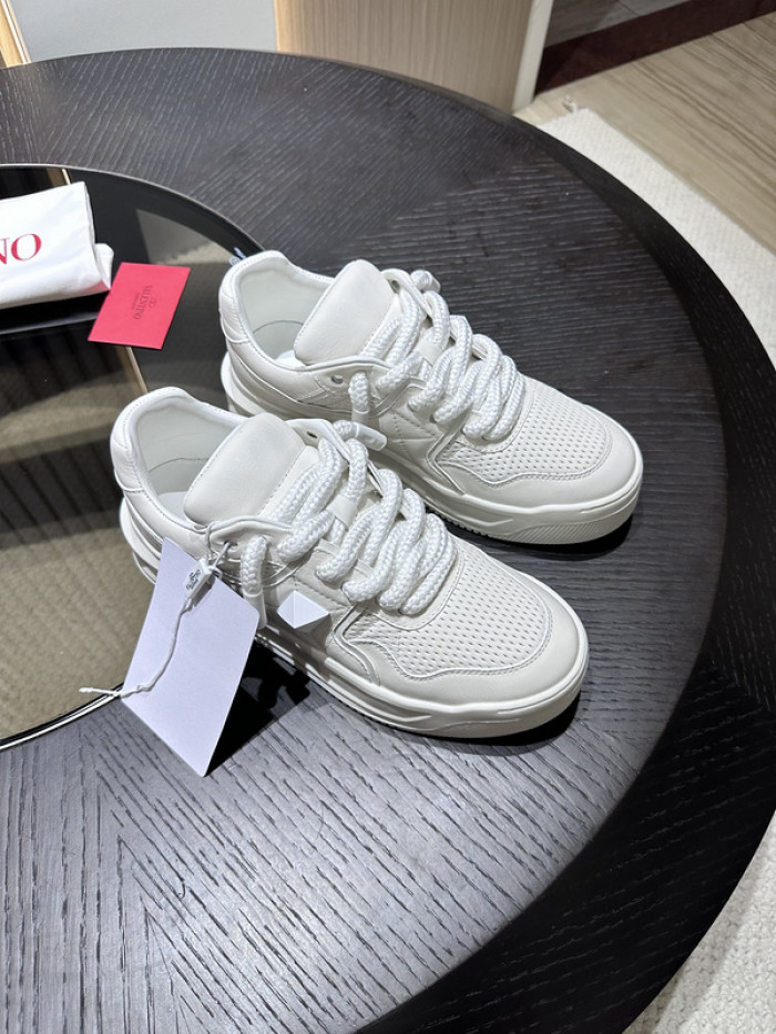 Va1e*ntin0 garavani sneaker