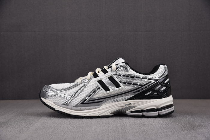 new Ba1an*e 1906r silver metallic black m1906rer