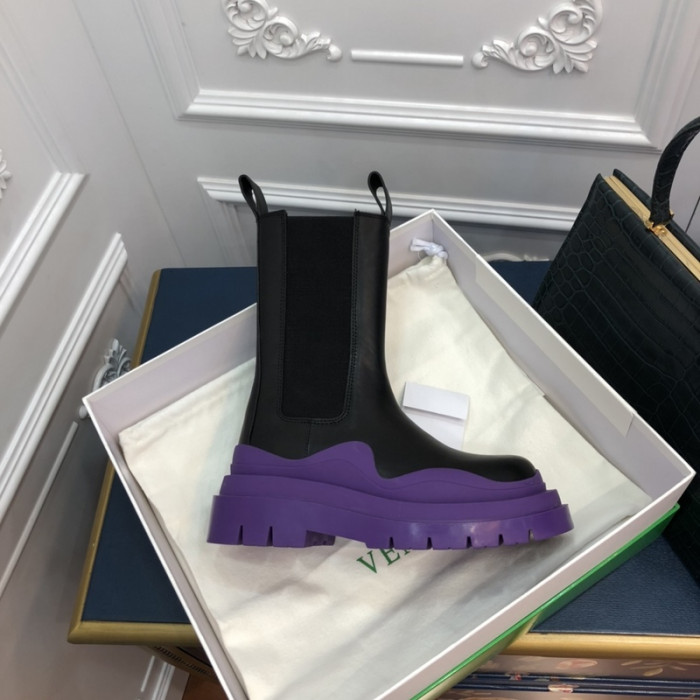 Bo*te*ga ve*ne*ta chelsea tire leather high boot