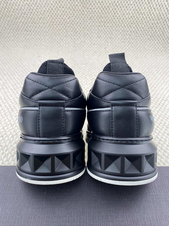 Va1e*ntin0 garavani sneaker