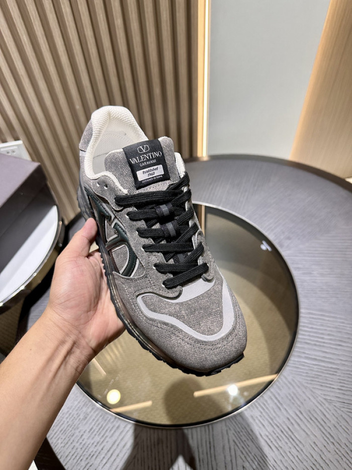Va1e*ntin0 garavani sneaker