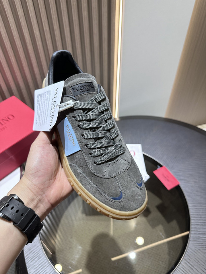 Va1e*ntin0 garavani sneaker
