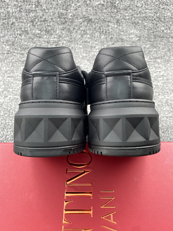 Va1e*ntin0 garavani sneaker