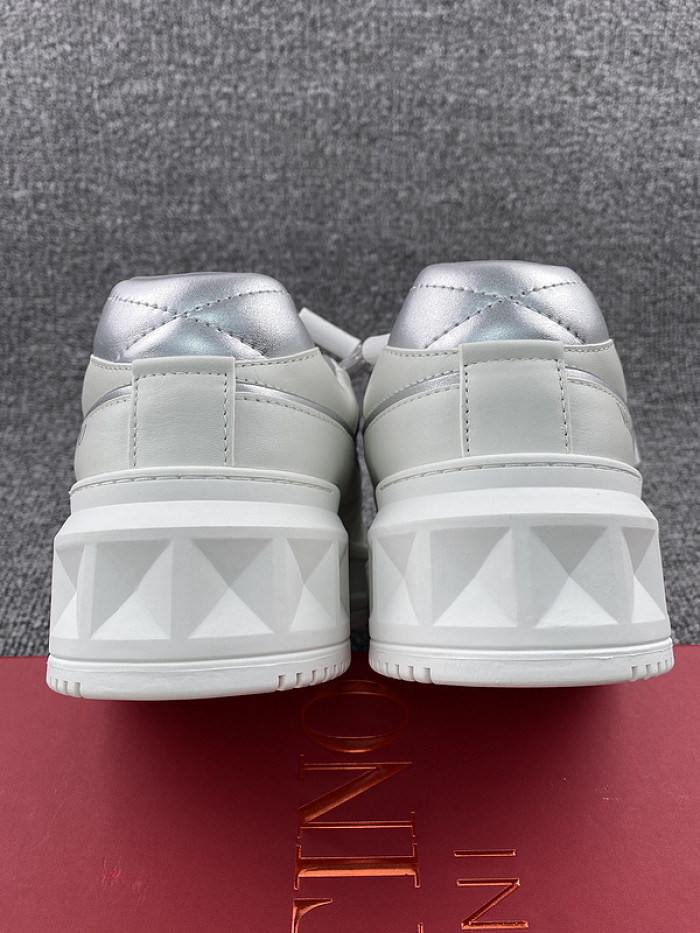 Va1e*ntin0 garavani sneaker