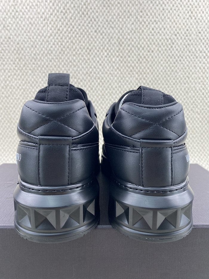 Va1e*ntin0 garavani sneaker