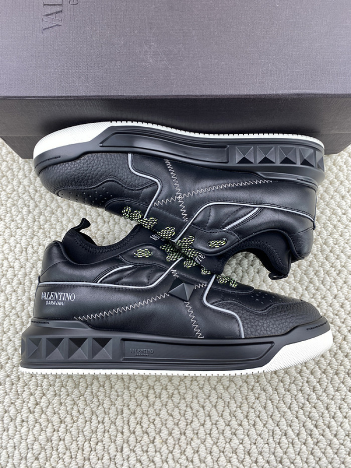 Va1e*ntin0 garavani sneaker