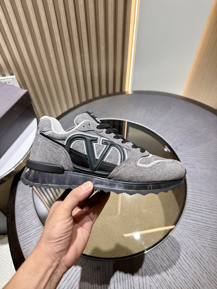 Va1e*ntin0 garavani sneaker