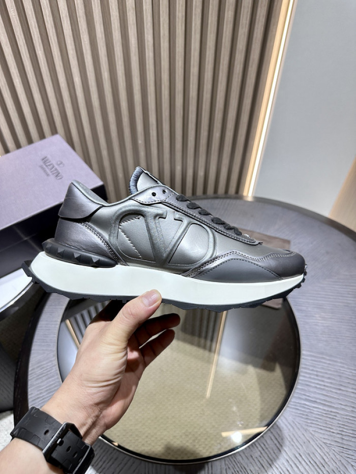 Va1e*ntin0 garavani sneaker