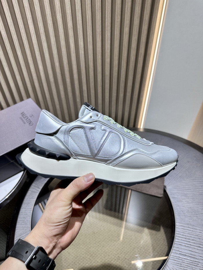 Va1e*ntin0 garavani sneaker