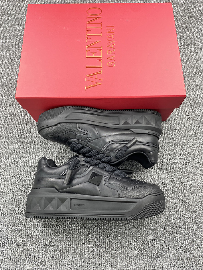 Va1e*ntin0 garavani sneaker