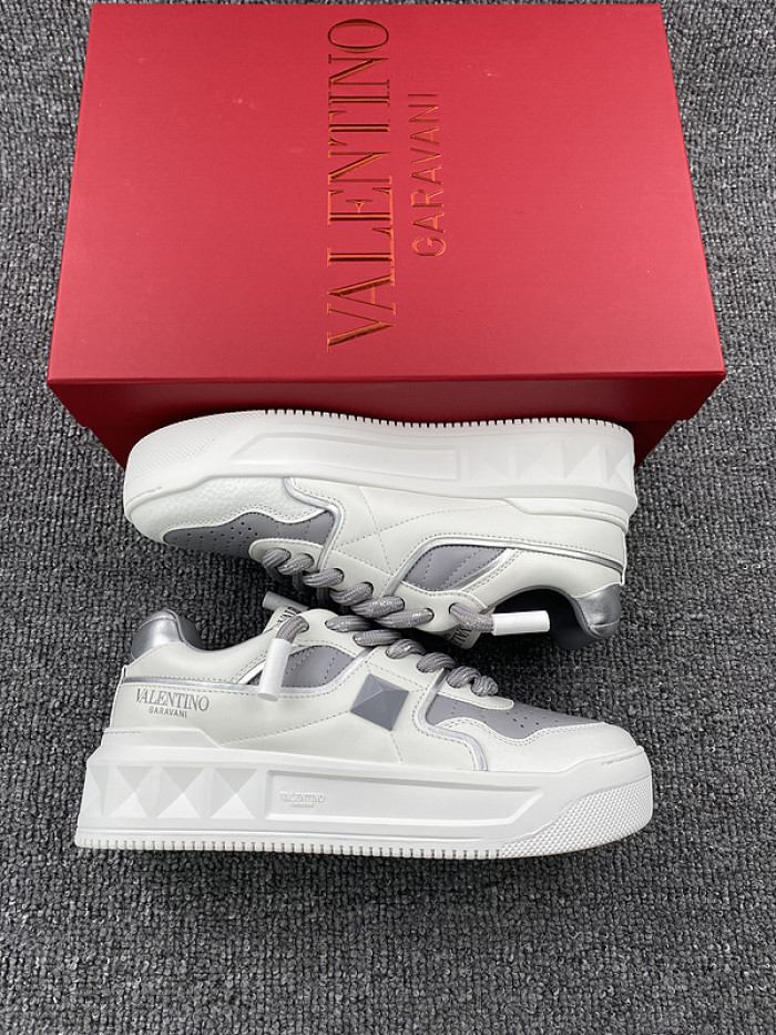 Va1e*ntin0 garavani sneaker