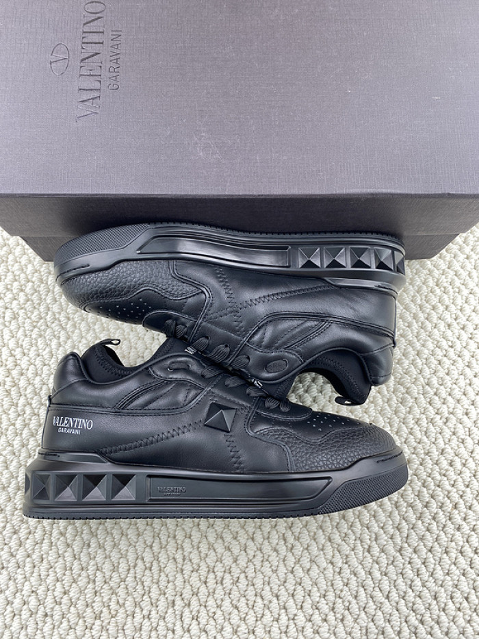 Va1e*ntin0 garavani sneaker