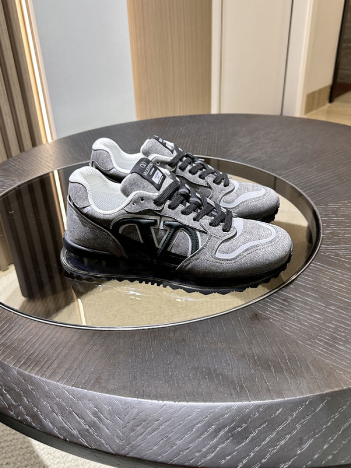 Va1e*ntin0 garavani sneaker