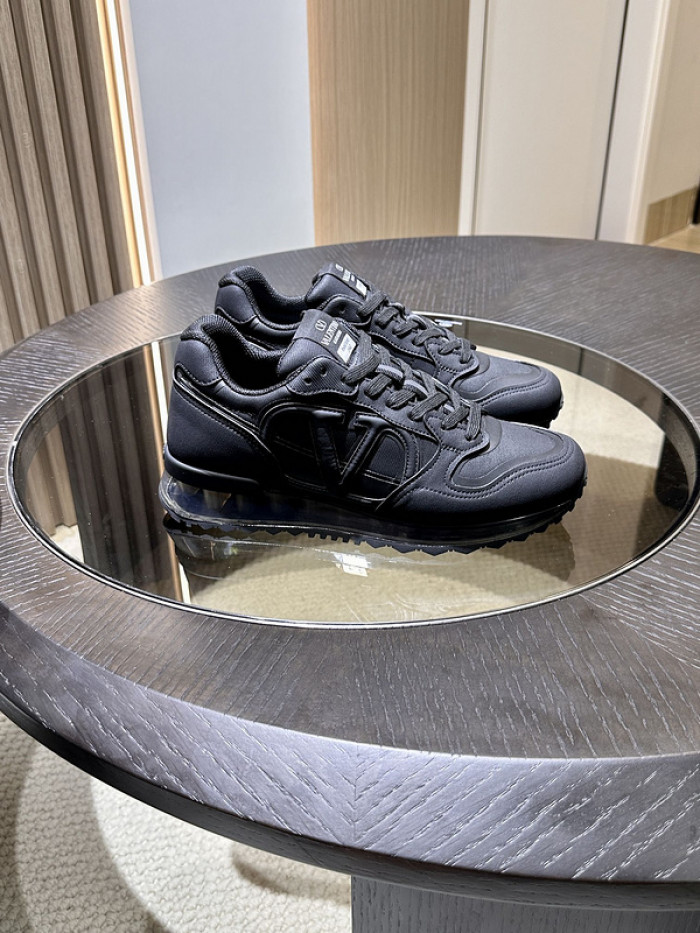 Va1e*ntin0 garavani sneaker