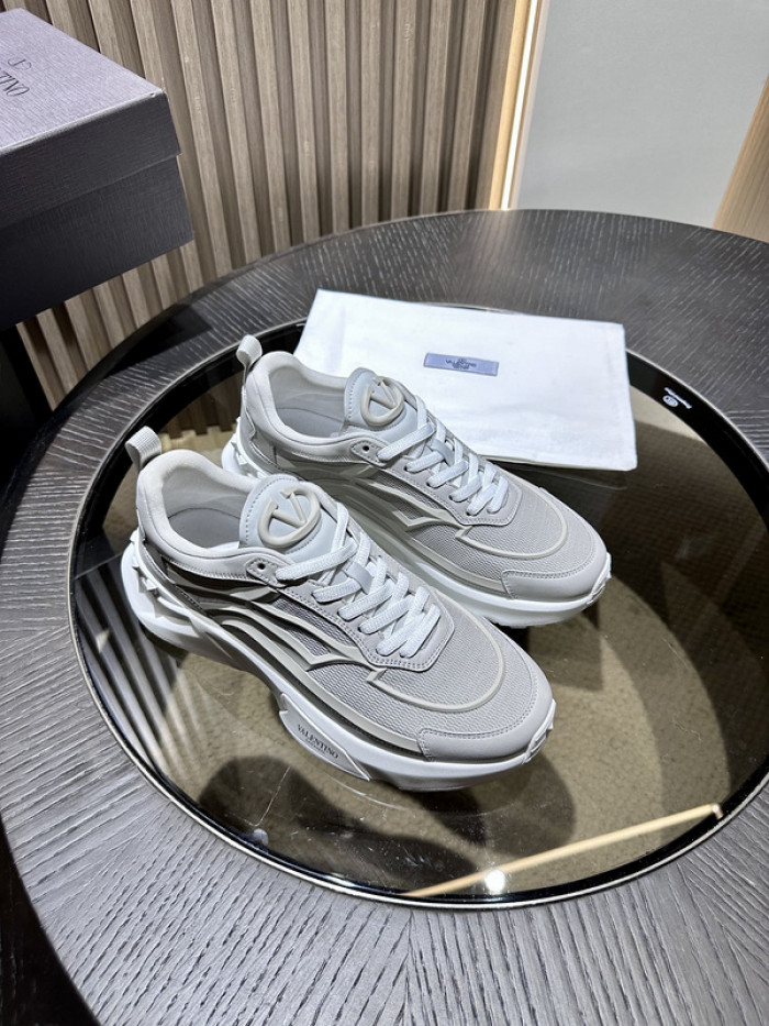 Va1e*ntin0 garavani sneaker
