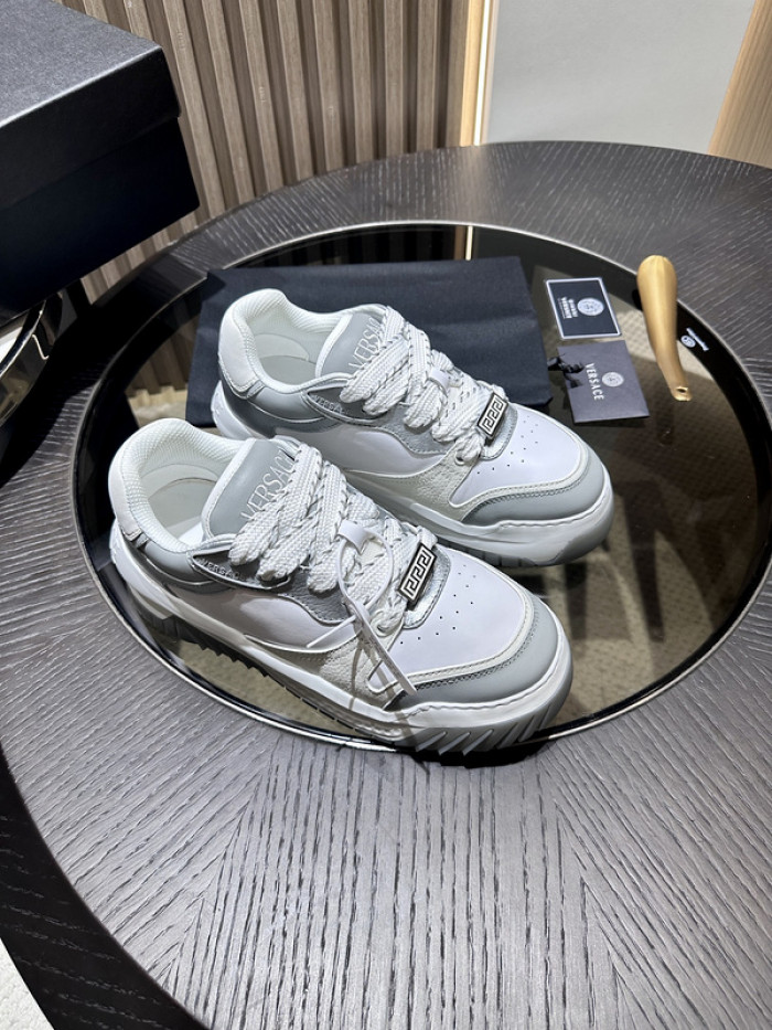 Va1e*ntin0 garavani sneaker