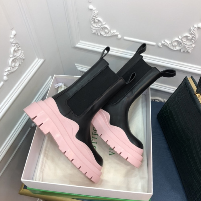 Bo*te*ga ve*ne*ta chelsea tire leather high boot