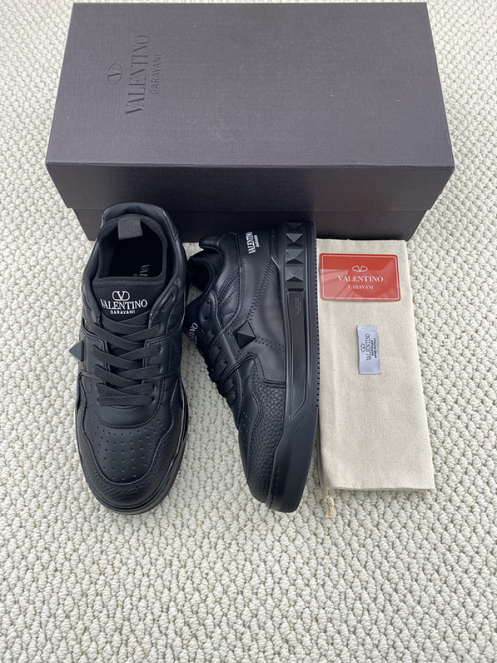 Va1e*ntin0 garavani sneaker