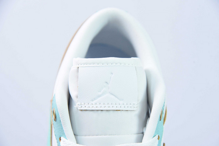 Wmns Air Jordan 1 Low SE 
